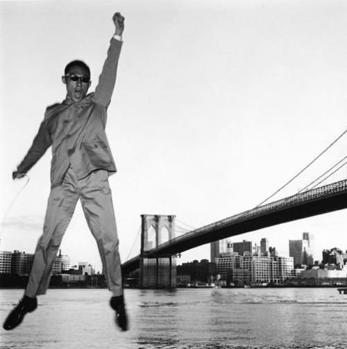 Tseng Kwong Chi, New York, New York (Brooklyn Bridge), 1979