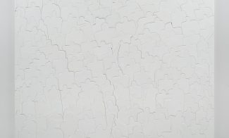 An all-white painting of bust-length silhouettes that fills the entire space to form a crowd.